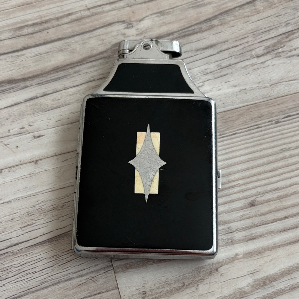 Vintage Ronson Lighter and Cigarettes Art Deco Case